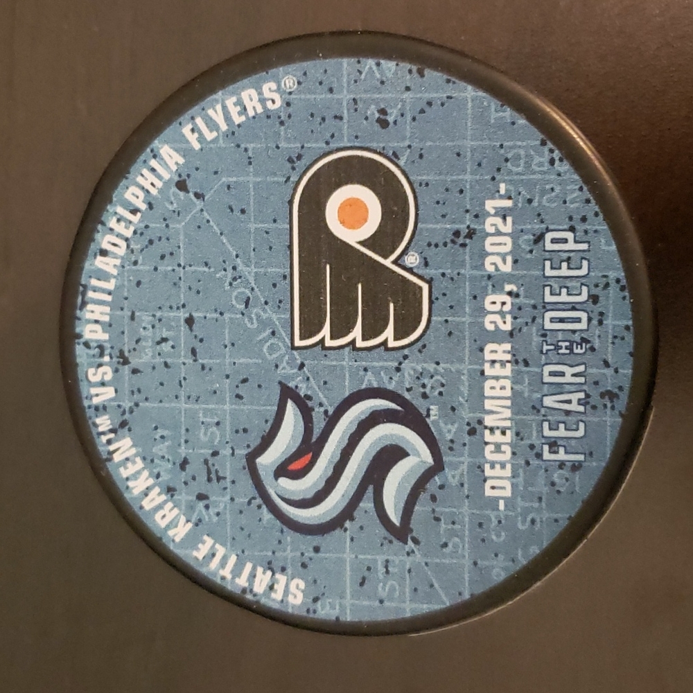 Seattle Kraken vs Flyers Puck